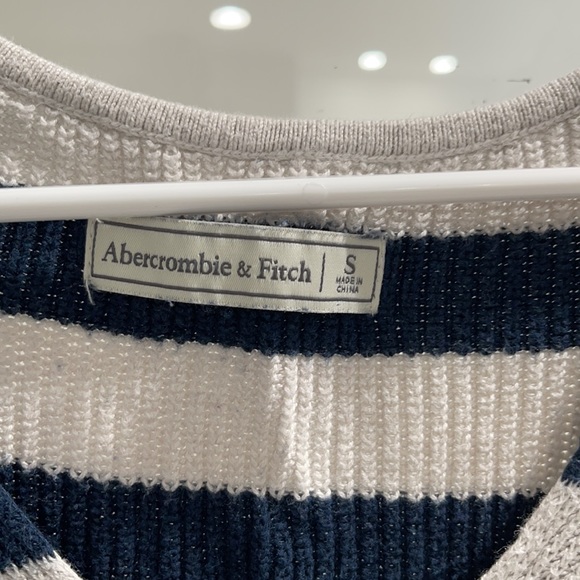 Cute sweater - Picture 3 of 3